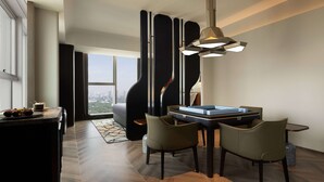 Suite, 1 King Bed, Smoking (Entertainment) - Howard Johnson by Wyndham Zhuzhou Junli Hotel (Zhuzhou)