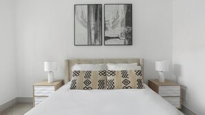 Desk, iron/ironing board, WiFi, bed sheets