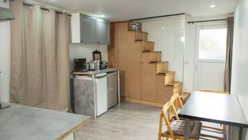 Fridge, microwave, stovetop, coffee/tea maker