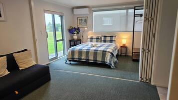 3 bedrooms, desk, iron/ironing board, WiFi