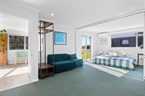 3 bedrooms, desk, iron/ironing board, WiFi