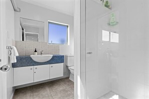 Shower, towels
