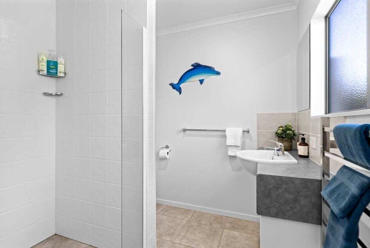 Een douche, handdoeken