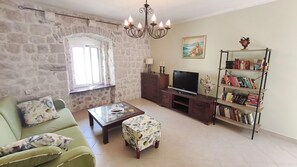 Smart TV - Front line Cathedral house in the Bay of Kotor!  (Kotor)
