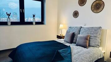 2 bedrooms, desk, iron/ironing board, WiFi