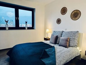 2 Schlafzimmer, Schreibtisch, Bügeleisen/Bügelbrett, WLAN