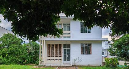 Fully renovated, detached 3 bedrooms house with garage, in safe and quiet area.