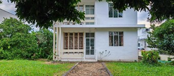 Fully renovated, detached 3 bedrooms house with garage, in safe and quiet area.