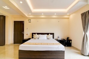 Superior Double Room | Individually decorated, individually furnished, desk, laptop workspace - AVS PRIME (Barasat)