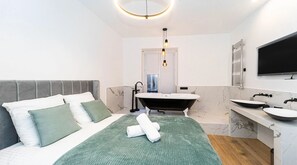 2 Schlafzimmer, Schreibtisch, Bügeleisen/Bügelbrett, kostenloses WLAN