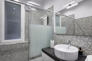 2 bedrooms - Art and Comfort Near Lomellini Street by Wonderful Italy (Genoa)