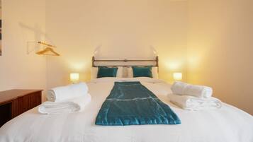 2 bedrooms, iron/ironing board, WiFi, bed sheets