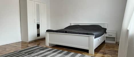 3 bedrooms, bed sheets
