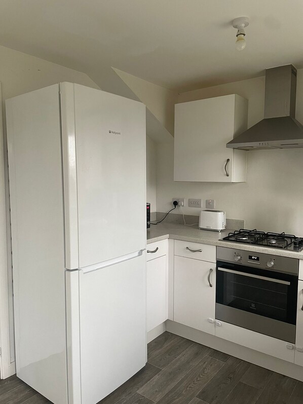 ميكروويف، فرن، موقد طهي مسطح، غسالة أطباق