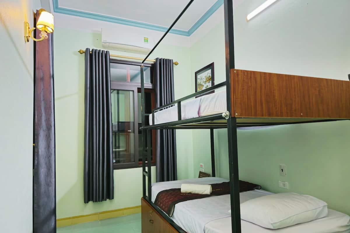 Comfort Mixed Dormitory | 1 bedroom, premium bedding, down duvets, memory-foam beds