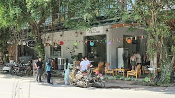 Comida y bebida