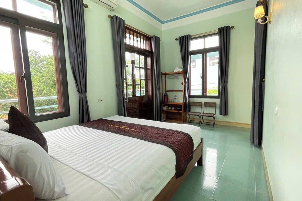 Comfort Room, City View