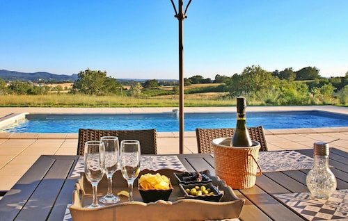 Gorgeous home in Saint Jean De Maruejol