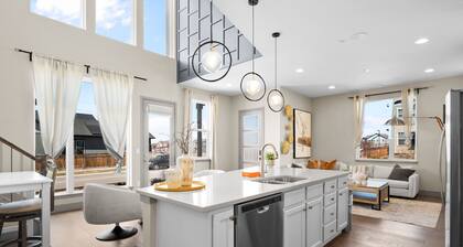 Modern Aurora Retreat | Near Airport & Gaylord | Mountain Views