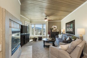 スマートテレビ、暖炉