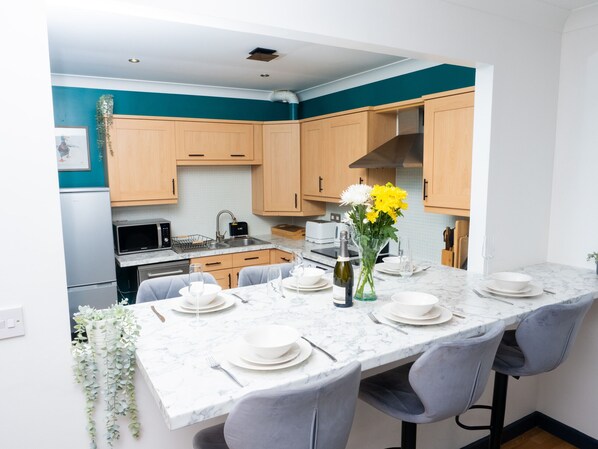 Fridge, microwave, oven, dishwasher