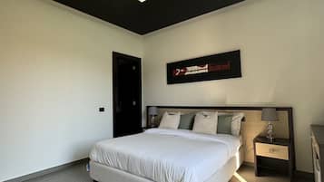 Deluxe Room, City View | Free WiFi, bed sheets