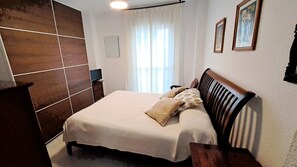 3 bedrooms, iron/ironing board, bed sheets - Sunny flat in the best location! (San Fernando)