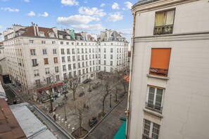 View from property - Le Marais Retreat: Chic Paris Studio (Paris)