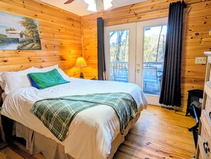 6 Schlafzimmer, Schreibtisch, Bügeleisen/Bügelbrett, Reisekinderbett