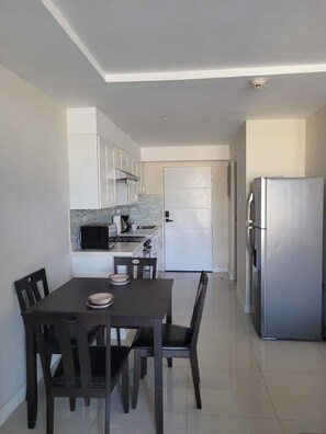Fridge, microwave, stovetop, cookware/dishes/utensils