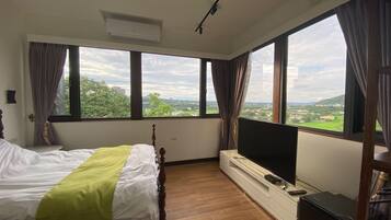 Elite Double Room (Shared Bathroom) | Down comforters, free WiFi, bed sheets