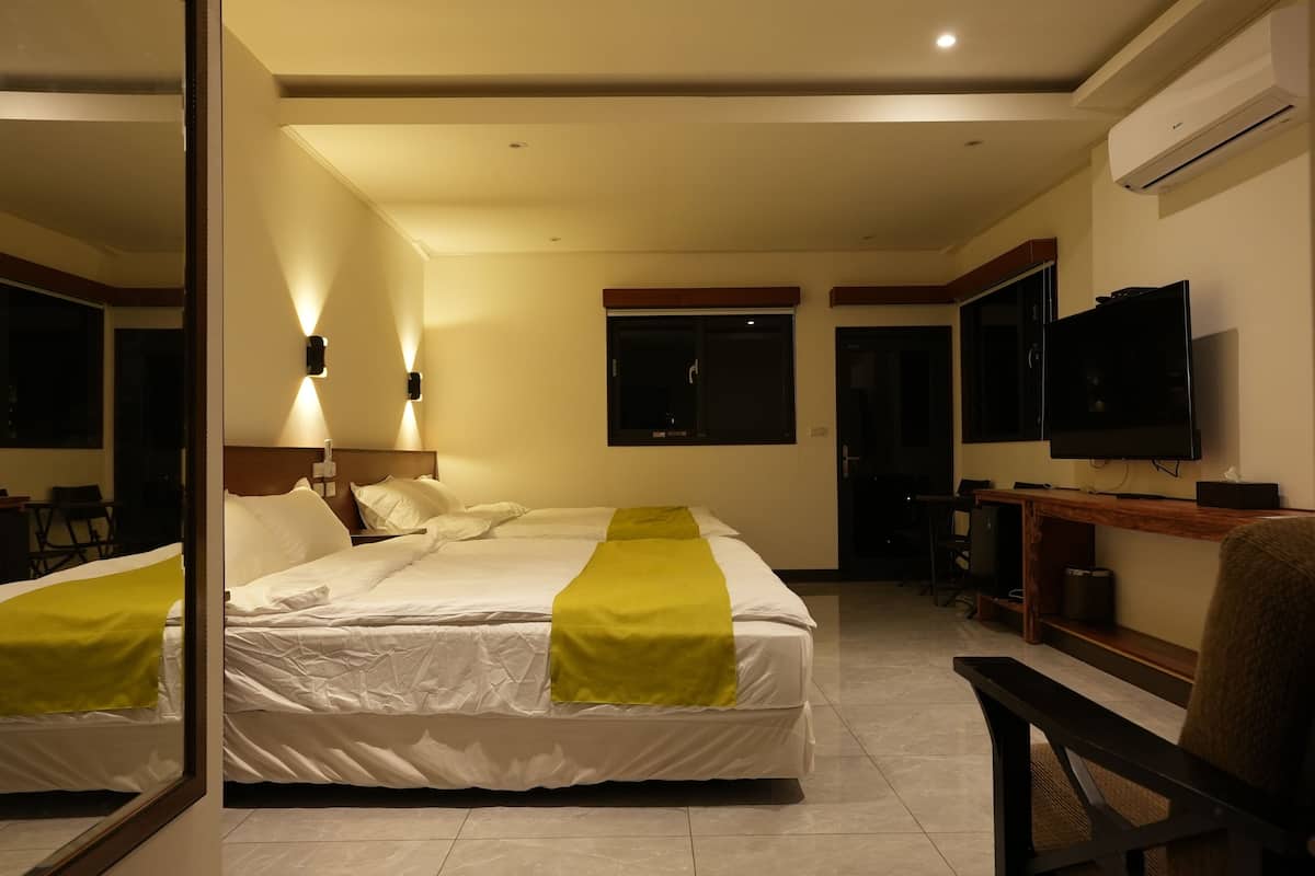 Comfort Room, Mountain View, Garden Area | 1 bedroom, down duvets, free WiFi, bed sheets