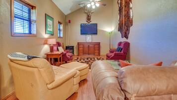 House (2 Bedrooms) | Interior