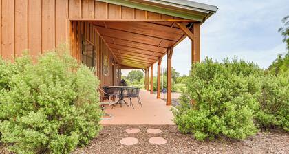 Cozy Strawn Cabin w/ Pool Access - Near Lake!