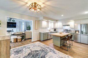 House (4 Bedrooms) | Interior