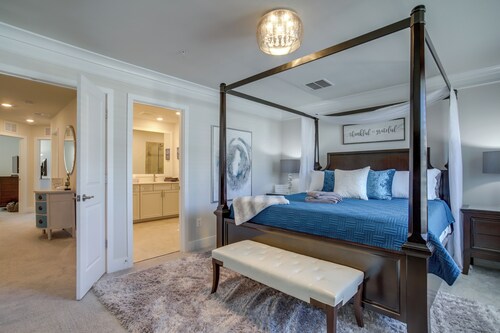 3 Mi to Ocean City Boardwalk: Townhome w/ 2 Decks