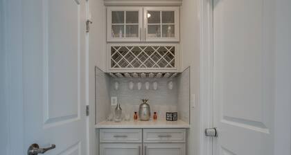 3 Mi to Ocean City Boardwalk: Townhome w/ 2 Decks