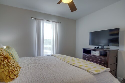 3 Mi to Ocean City Boardwalk: Townhome w/ 2 Decks