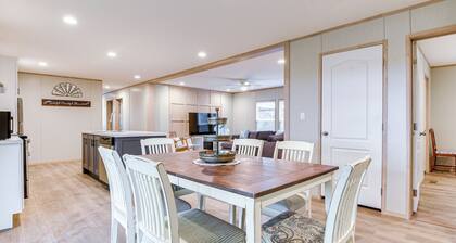 Hudson Oaks Country Creekside Home: Hot Tub & Deck