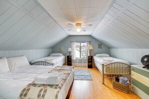 House (3 Bedrooms) | Interior - Ludington Home w/ 6 Bicycles < 1 Mi to Beach! (Ludington)