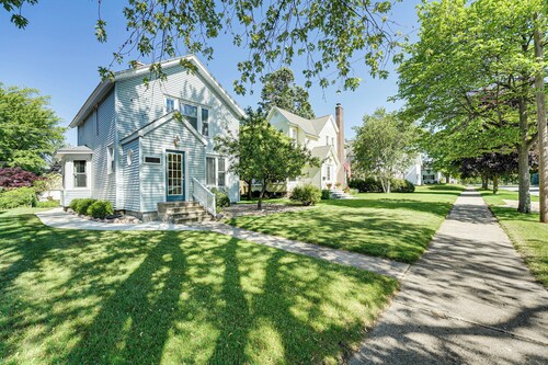 Ludington Home w/ 6 Bicycles < 1 Mi to Beach!