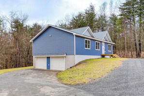 House (3 Bedrooms) | Interior - Catskills Winter Getaway w/ Game Room (Greenville)