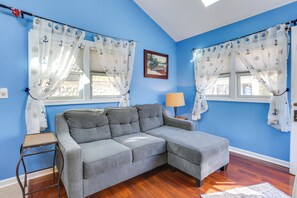 Cottage (1 Bedroom) | Interior - Greenwood Lake Cottage w/ Shared Dock & Hot Tub! (West Milford)