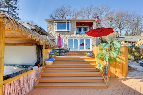 Greenwood Lake Cottage w/ Shared Dock & Hot Tub!