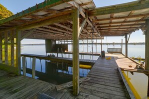 Interior - Boat Dock on Reelfoot Lake: Tiptonville Retreat (Tiptonville)