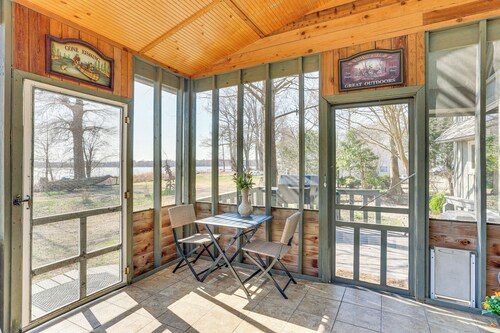 Boat Dock on Reelfoot Lake: Tiptonville Retreat