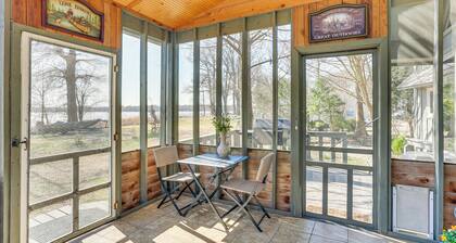 Boat Dock on Reelfoot Lake: Tiptonville Retreat
