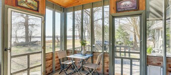 Boat Dock on Reelfoot Lake: Tiptonville Retreat