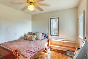 Interior - Boat Dock on Reelfoot Lake: Tiptonville Retreat (Tiptonville)