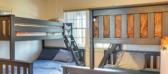 Boat Dock on Reelfoot Lake: Tiptonville Retreat